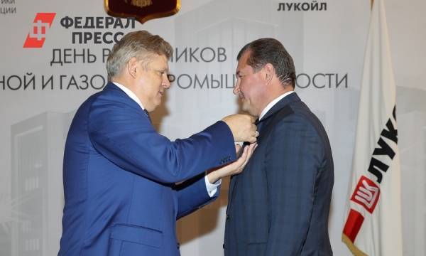 Генеральный директор «ЛУКОЙЛ-Перми» Олег Третьяков получил награду от президента