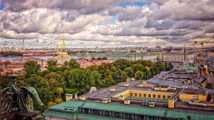 Теплый и дождливый сентябрь ожидает петербуржцев, считает Колесов