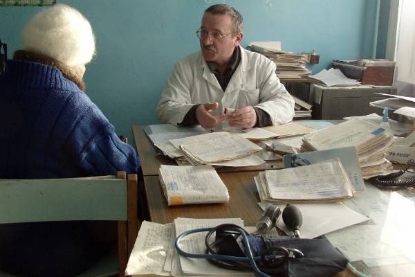 Путин поручил кабмину назначить доплаты работникам первичной медпомощи