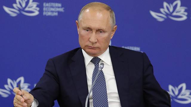 Путин назвал "придурками" тех, кто считает балластом Дальний Восток