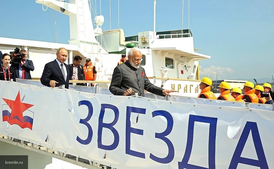 Путин и Моди прибыли на судоверфь «Звезда» в приморский город Большой Камень