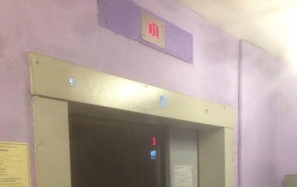 В Петербурге задержали мигранта за развращение девочек в грузовом лифте на Мебельной