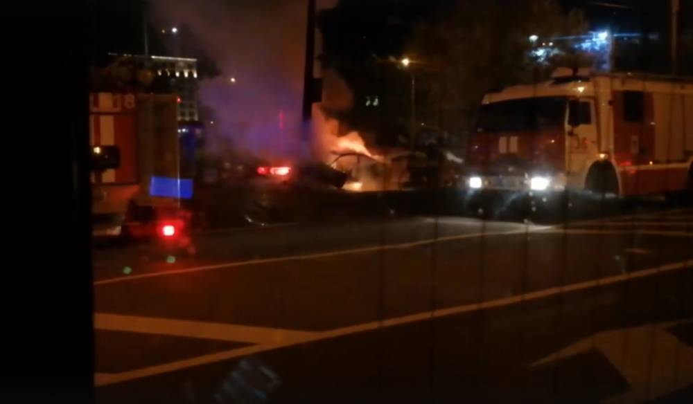 В МЧС рассказали подробности ликвидации пожара после ДТП на Уральской улице