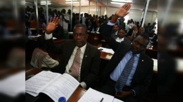 Оппозиционные депутаты устроили погром в здании парламента Гаити