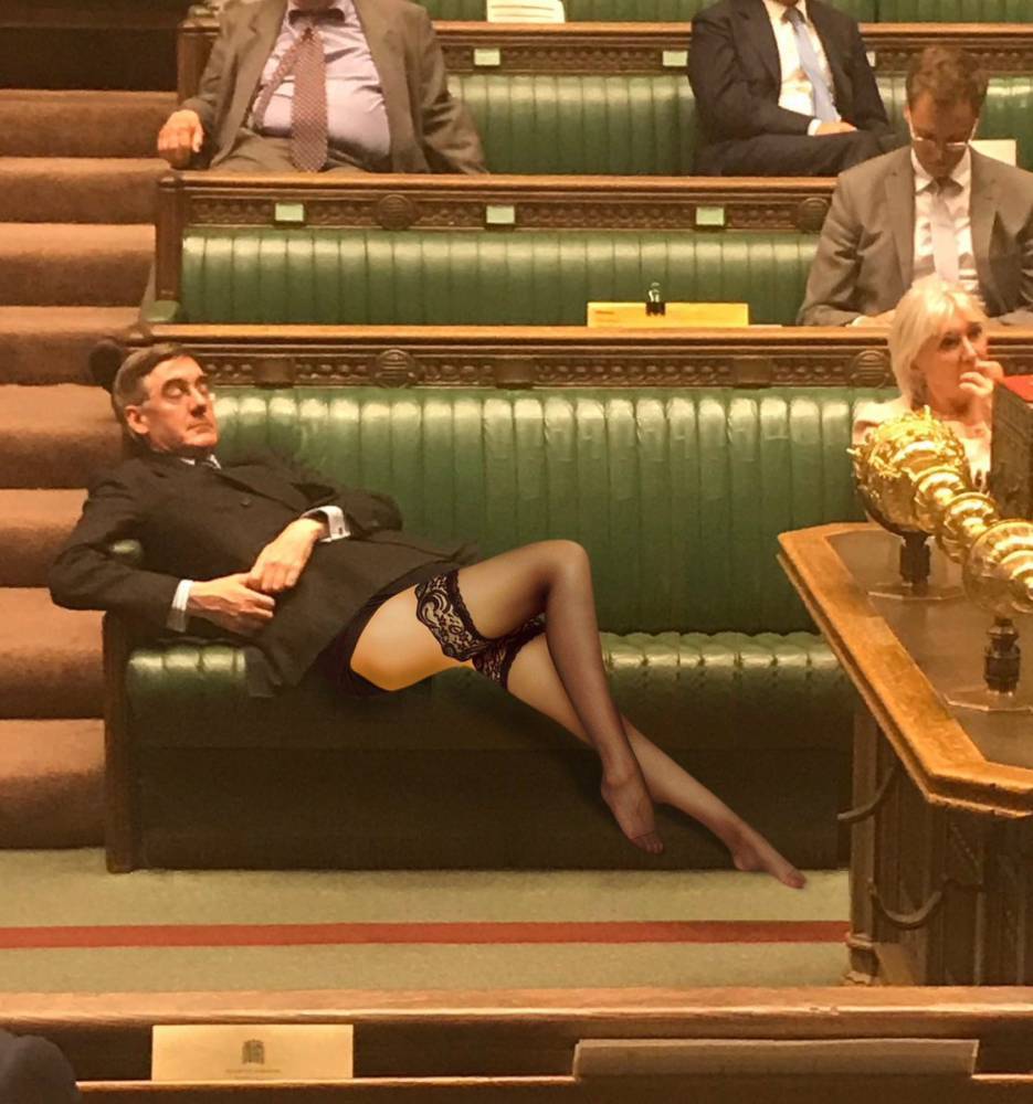 Уснувший на заседании британский политик стал героем мемов