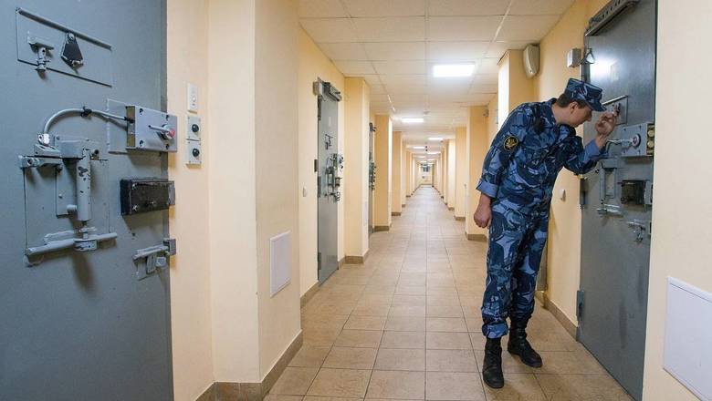 ФСИН выплатит арестанту 700 тысяч рублей за пытки