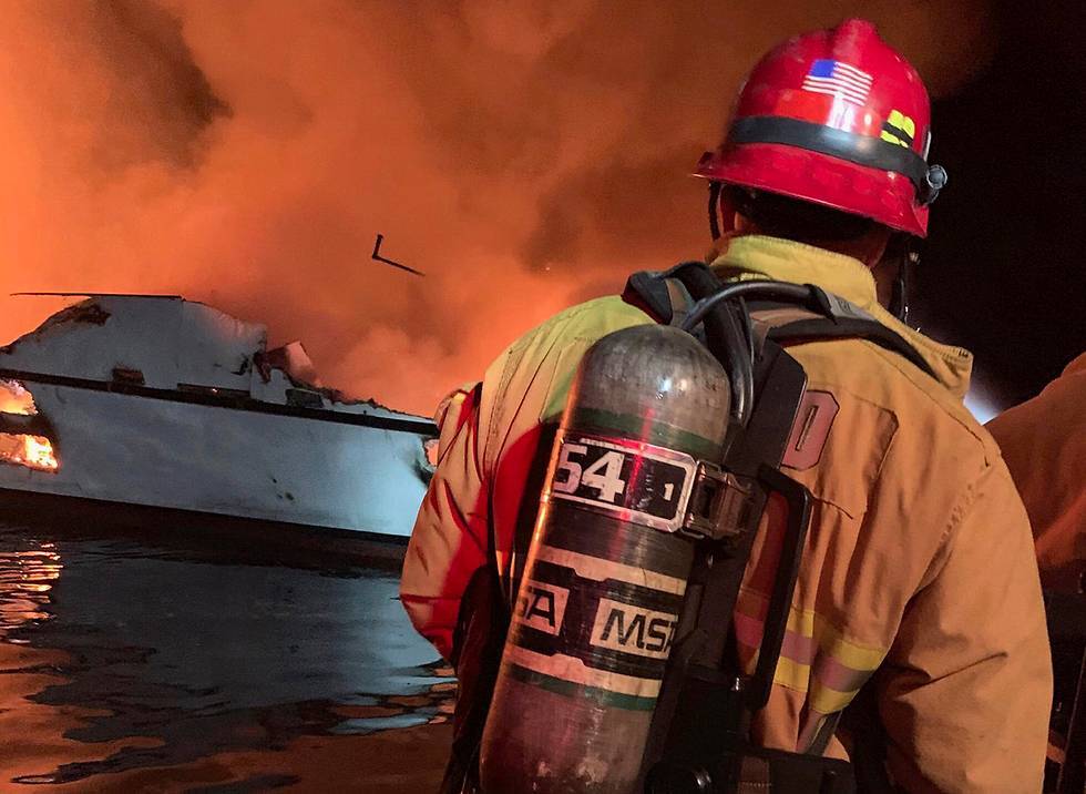 Пожар на судне у берегов Калифорнии: экипаж сбежал, 25 пассажиров сгорели заживо