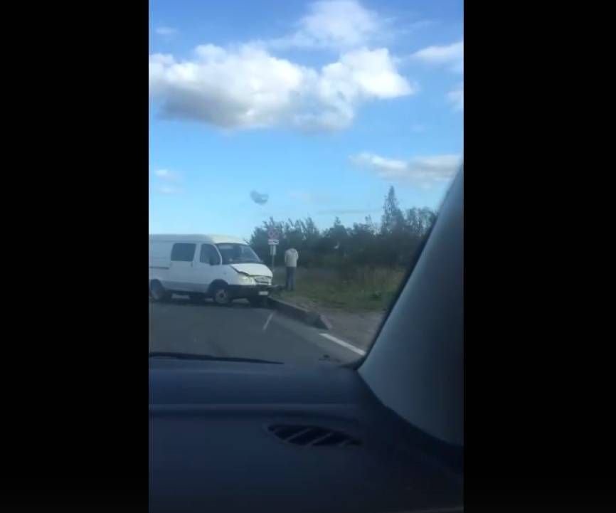 Авария на Волхонском шоссе спровоцировала объезд по встречной полосе