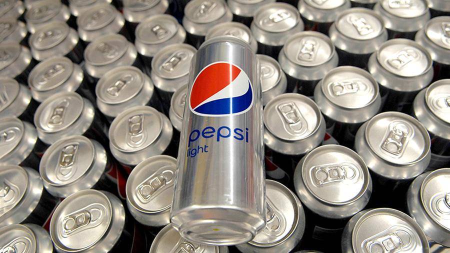 Pepsi отзовет партию напитков из-за металлических деталей в бутылках
