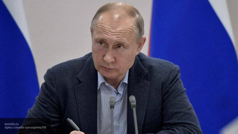 Путин поручил установить ежемесячные выплаты сотрудникам первичной медпомощи