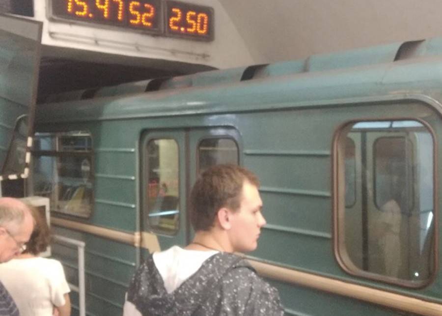 Сушилка для белья остановила поезда на оранжевой ветке метро