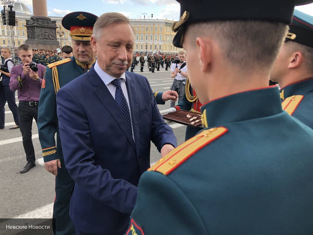 Беглов поздравил военнослужащих ЗВО с Днем российской гвардии