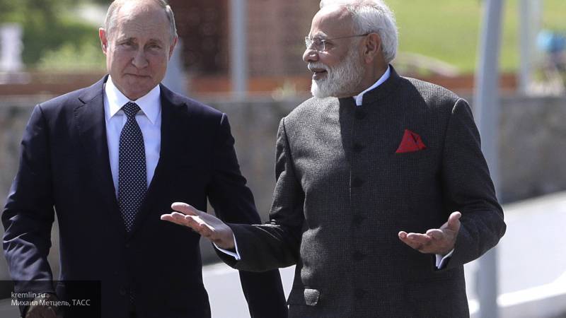 Индия является стратегическим и ключевым партнером РФ, заявил Путин