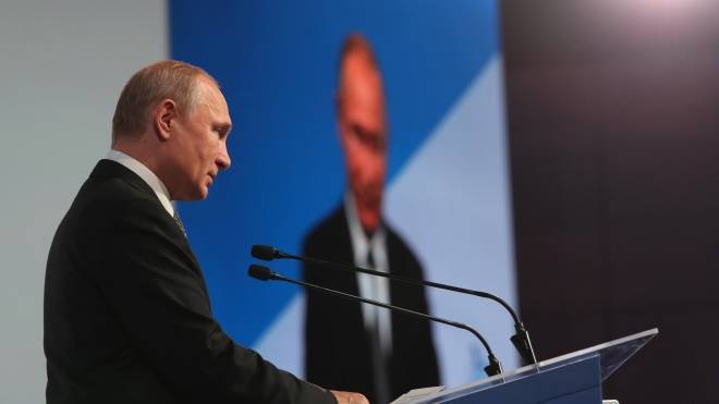 Путин раскритиковал тех, кто считает Дальний Восток балластом