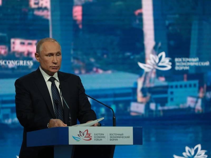 Путин предложил поднять зарплаты учителям и врачам на Дальнем Востоке