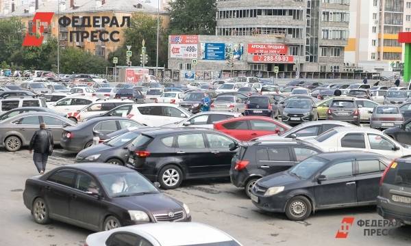 В Екатеринбурге автохам чуть не задавил «Красу Росгвардии» на парковке