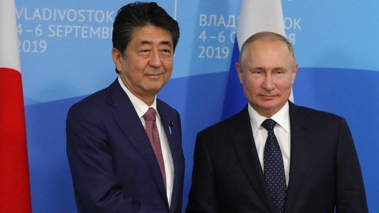 Путин заявил, что Россия будет стремиться к заключению мирного договора с Японией