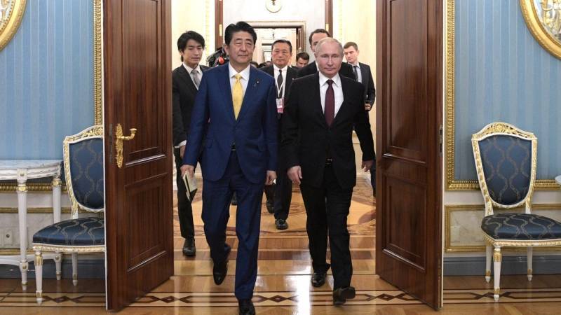 Абэ подтвердил намерение работать над мирным договором с РФ