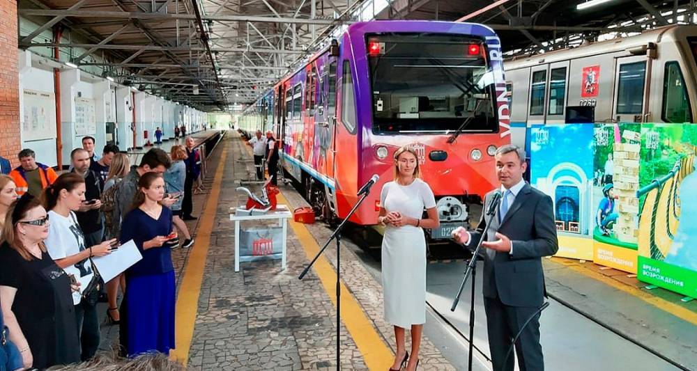 Посвященный 80-летию ВДНХ поезд запустили в метро