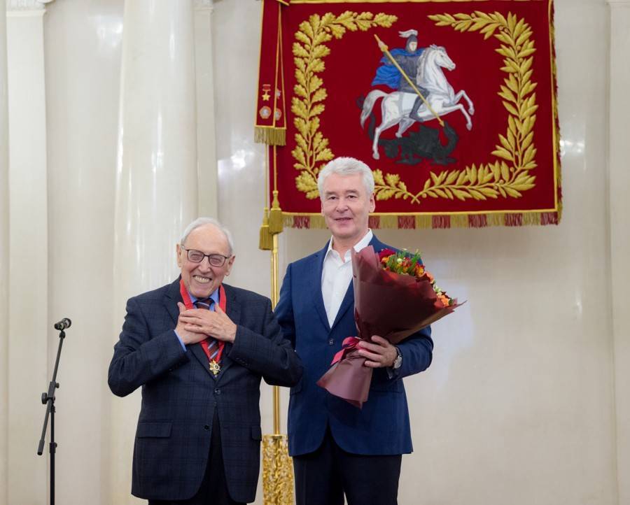 Собянин вручил премии деятелям культуры в области литературы и искусства