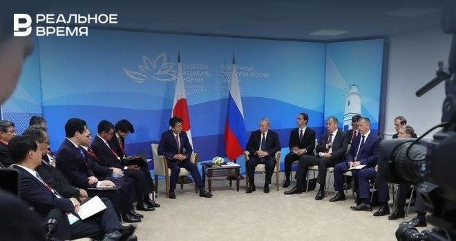 Премьер Японии — Путину: «Владимир, давай заключим мирный договор»