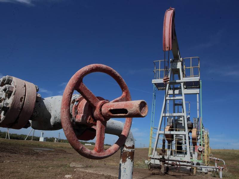 Выросла среднесуточная добыча нефти в России