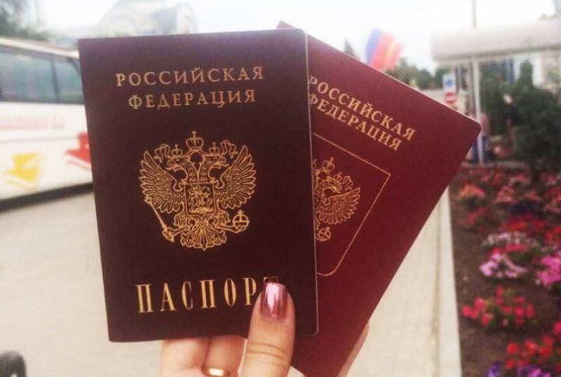 4 сентября паспорт РФ получила 94-летняя женщина и 14-летние школьники
