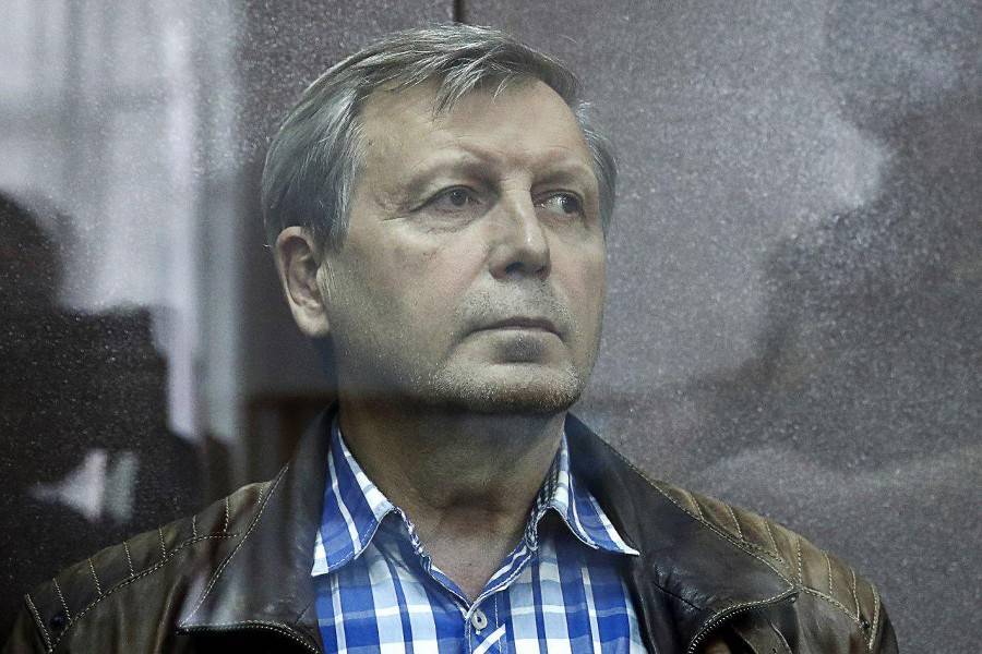 Обвиняемому в получении взятки замглавы ПФР Иванову продлили арест до 9 декабря