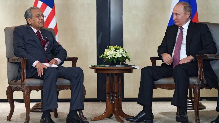 Премьер Малайзии не исключил переговоры с Путиным по крушению MH17