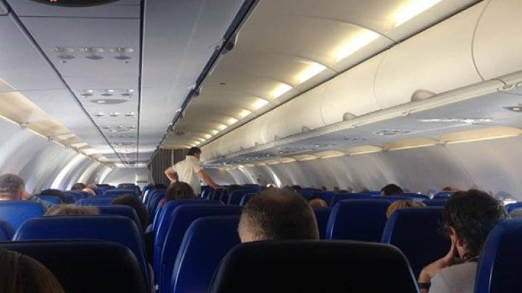 Летевший в Петербург Самолет экстренно сел в Воронеже