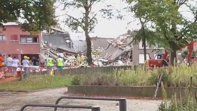 Мощный взрыв разрушил три дома в пригороде Антверпена