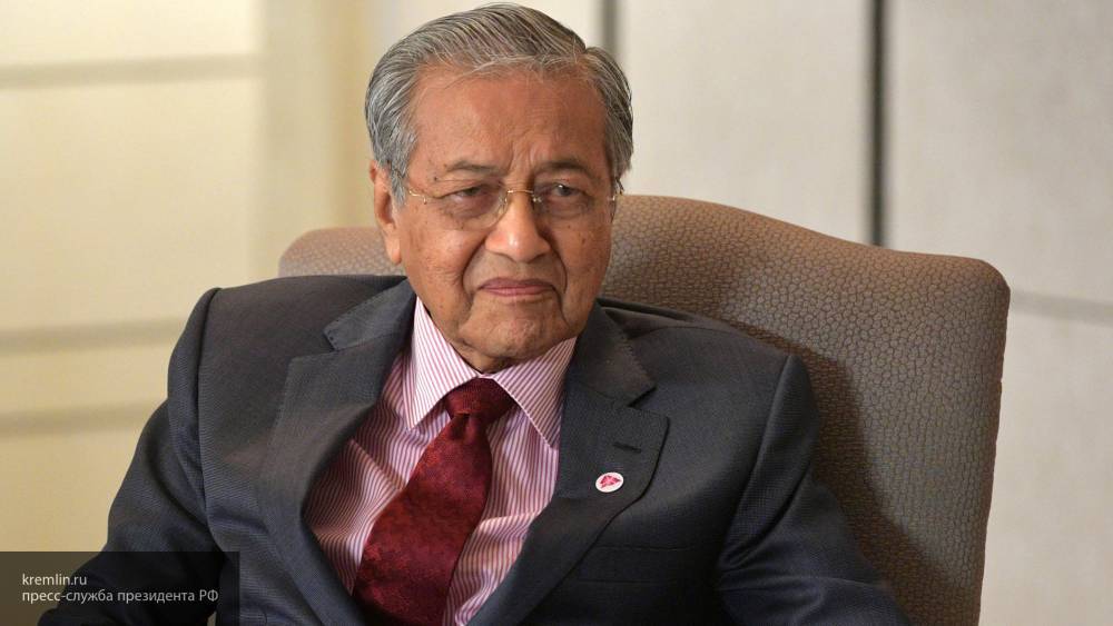Премьер Малайзии усомнился в достаточности оснований для обвинений РФ в катастрофе MH17