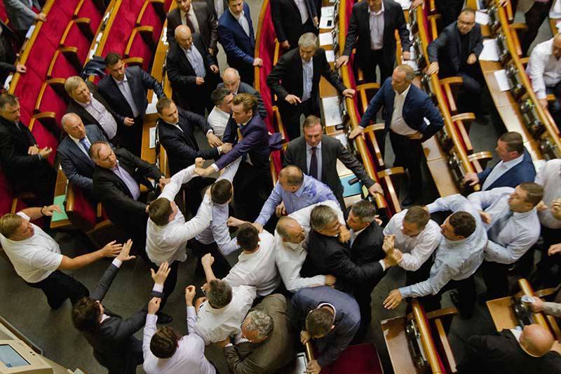 "Наймите переводчика": упрямые украинские депутаты вывели Рабиновича из себя