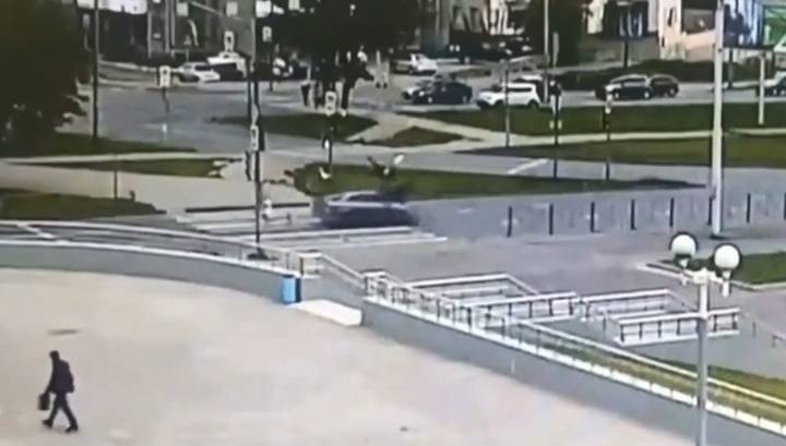 Сбил трех пешеходов: момент смертельной аварии в Череповце попал на видео