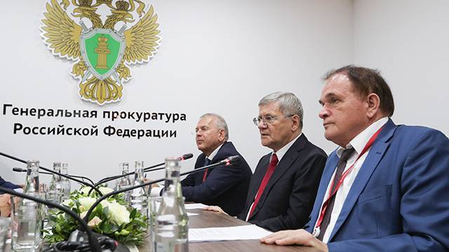 Генпрокурор РФ провел личный прием бизнесменов на ВЭФ