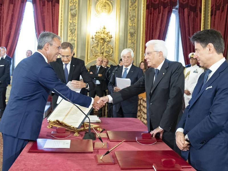 Итальянский президент принял присягу у самого «молодого» правительства