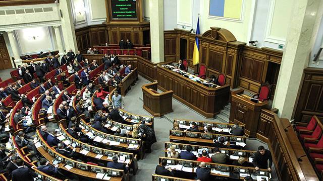 Рада одобрила законопроект о лишении депутатов неприкосновенности
