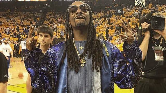 Рэпер Snoop Dogg восхитился традициям русского боя "стенка на стенку"