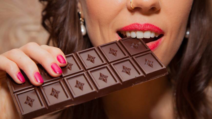 Вкусное лекарство: от каких болезней защитит горький шоколад