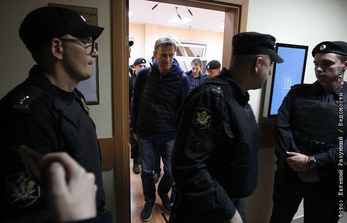 Навальный сообщил об обысках в ФБК
