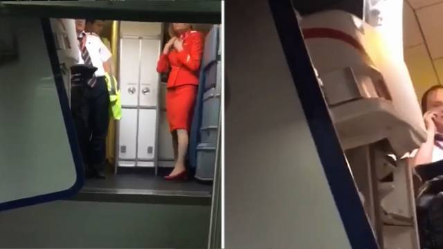 Видео: дверь самолета сломали трапом в "Шереметьево"