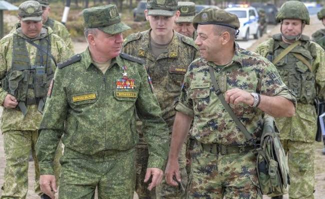 Российские и сербские военные отразили наступление условного противника
