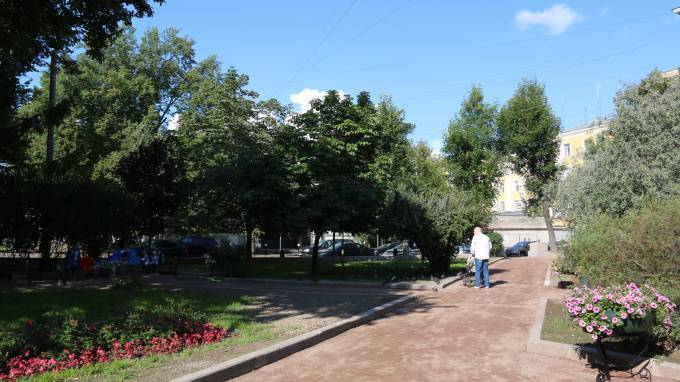 В Адмиралтейском районе после ремонта открылся сад Валентина Пикуля