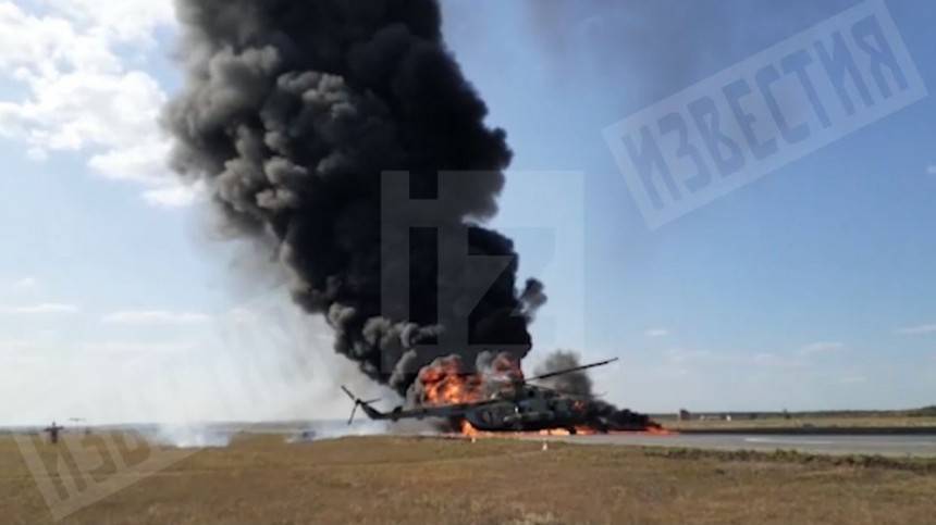 Видео: Первые кадры с места жесткой посадки Ми-8 в Саратовской области