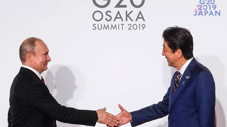 Абэ продолжит переговоры по заключению мирного договора между Японией и РФ