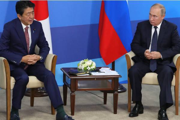 Синдзо Абэ предложил Владимиру Путину подписать мирный договор