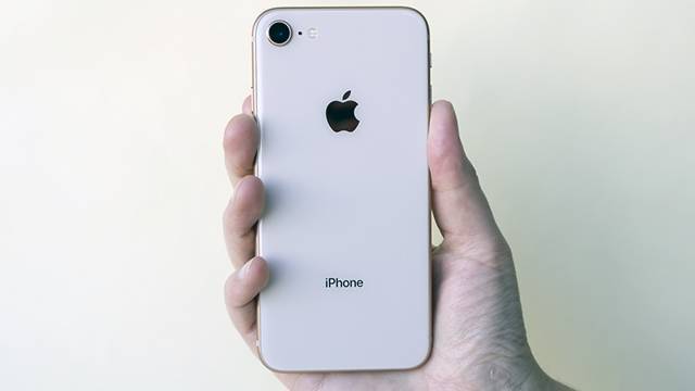 Apple собралась выпустить бюджетный iPhone
