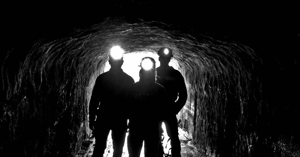 На шахте в Кузбассе проходчика затянуло в комбайн.