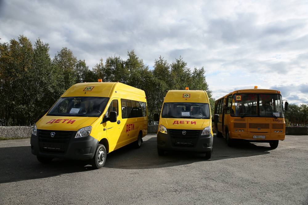 Еще три новых автобуса получили образовательные учреждения Мурманской области