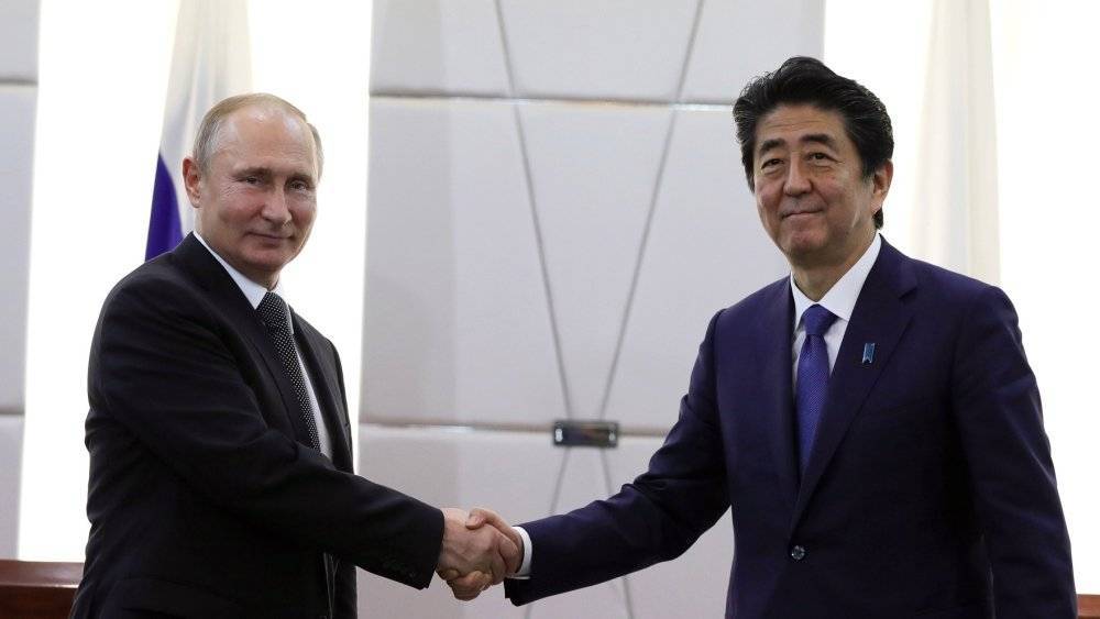 Абэ подтвердил готовность Японии работать над мирным договором с РФ